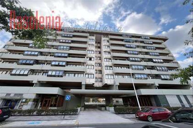 Foto 28be66a6-f6b0-4731-aec6-84a4e11520fd. Appartamento con riscaldamento parcheggio in Someso - Matogrande Coruña (A)