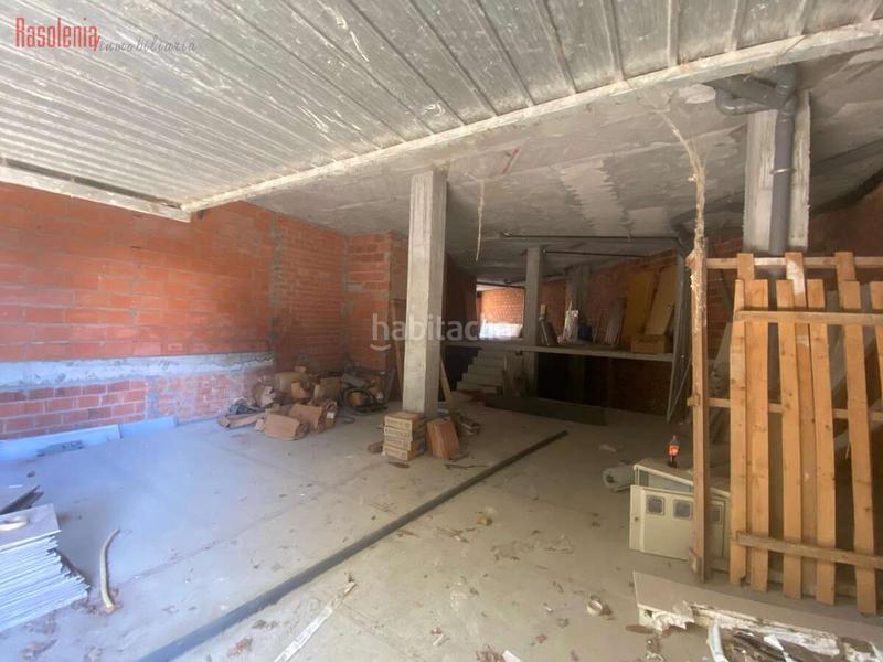 Foto c087db98-d18b-4b2d-a97f-7811f2c17069. Local comercial a rosalia de castro 28 a Carral