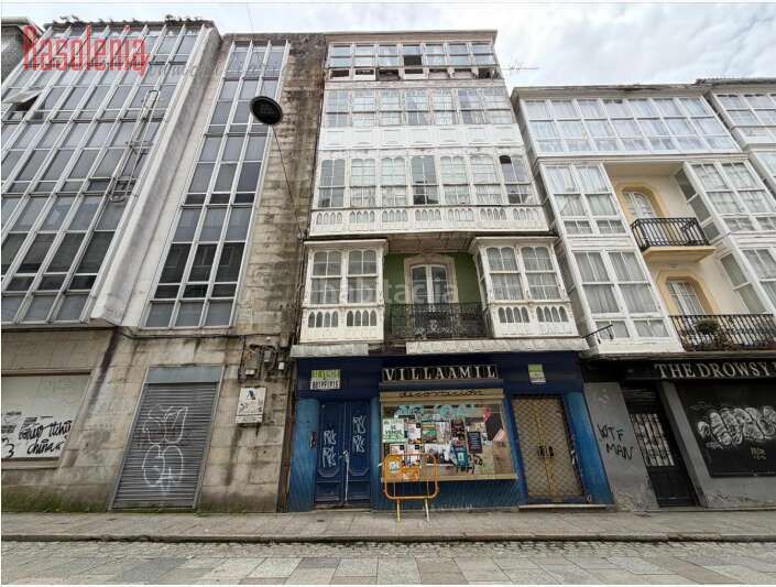 Foto 8b7afdf0-fc9e-44d0-84a4-8b03a1016f99. Edifici a Centro Ferrol