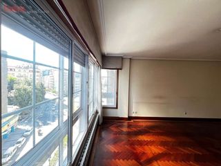 Rent Flat in Ferenandez latorre sn. Alquiler piso en av. fernandez latorre, a coruña
