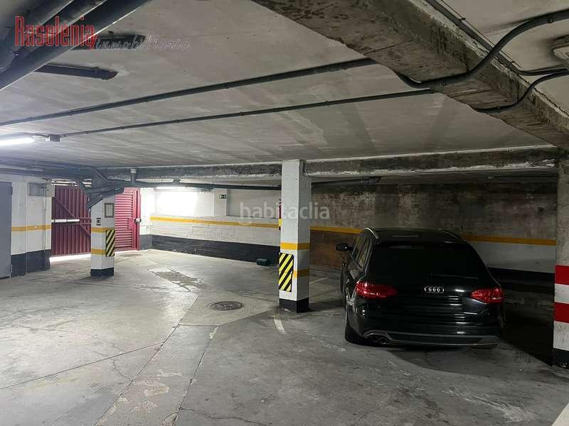 Foto f8551f76-5315-48ba-8555-02c4a0768e61. Aparcament cotxe a pasaje 32 a Eirís Coruña (A)