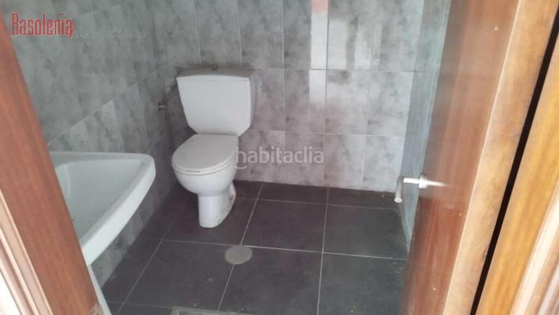 Foto 1033e4af-3774-40b7-b81c-df4a0ec35abd. Local comercial local en el edificio el castañal en Vigo