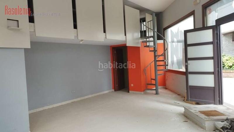 Foto 24253b4a-332e-45a9-8ee2-4bb70dcecb50. Local comercial local en el edificio el castañal en Vigo