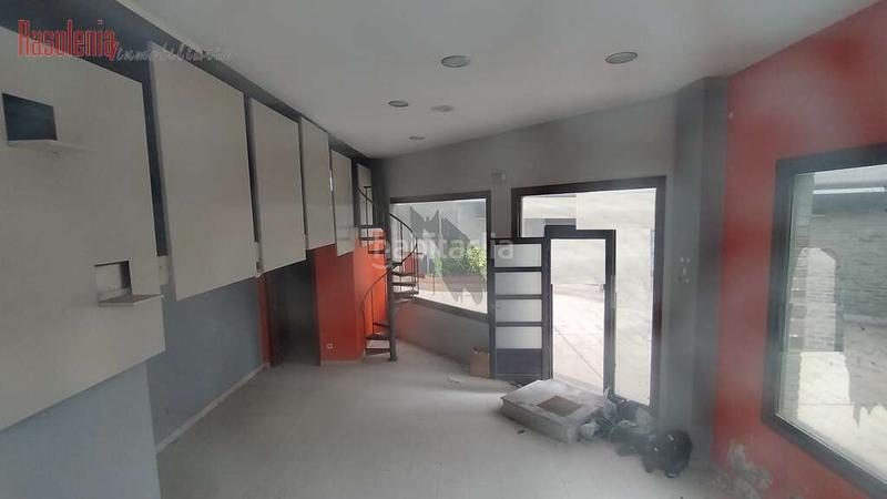 Foto 79322ef3-c4af-49a1-be2c-f603853fdcd1. Local comercial local en el edificio el castañal en Vigo