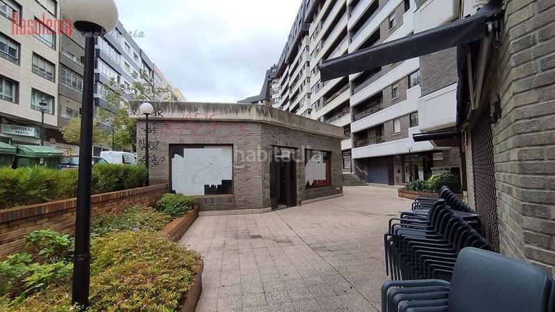 Foto 85e1fc88-8284-4704-ace8-7926f74aa207. Local comercial local en el edificio el castañal en Vigo