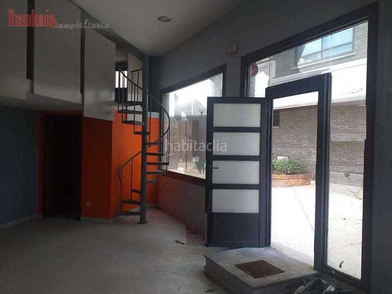 Foto b6704c8b-4aff-4d6d-954f-75bf02dd3a36. Local comercial local en el edificio el castañal en Vigo