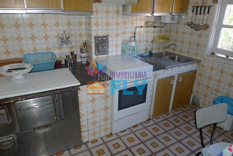 Foto af1c07e5-b616-4d8e-bdd4-b8c6a78d6d59. Edificio in San Rosendo Ourense