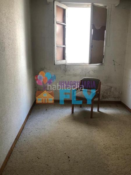 Foto b9a85aa9-126a-47d6-ab33-1a9d25652fcb. Edificio in A Carballeira Ourense