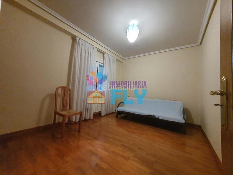 Foto 53f76cbf-4e2a-4af4-b371-e73bba648de1. Piso en Universidad Ourense