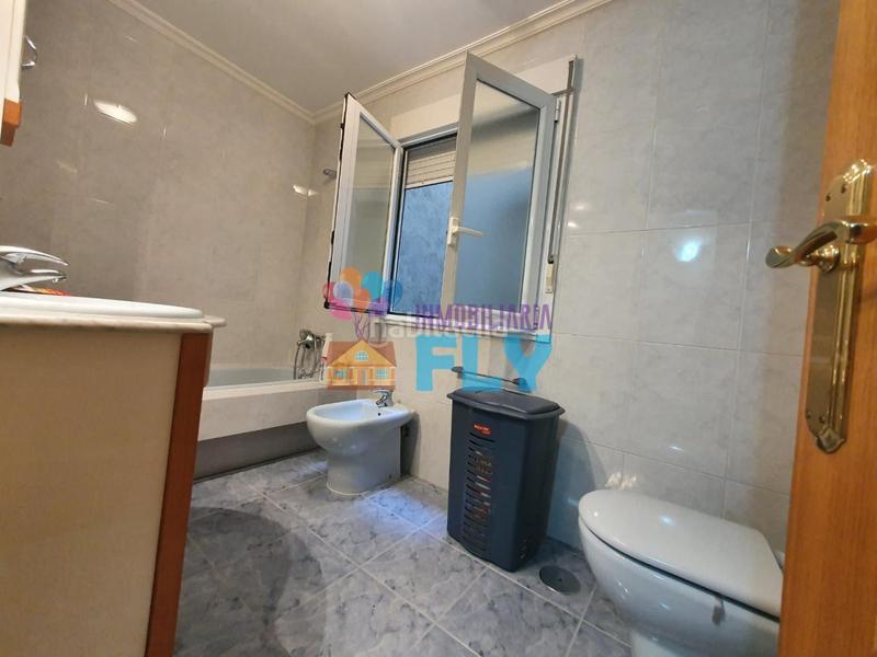 Foto ced7ab00-6430-4365-997b-eb76796d592d. Piso en Universidad Ourense