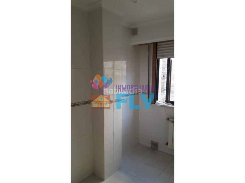 Foto bc02b2e2-a7ef-4a28-8af5-3d2105b5504a. Appartamento con riscaldamento parcheggio in Centro Ourense