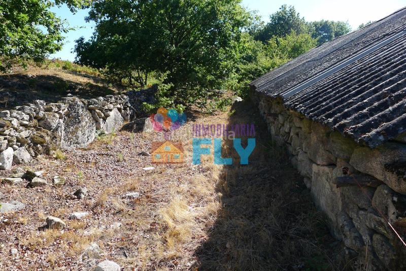 Foto a1d8ba2d-7443-4ea0-a2fe-9767424ead8a. House with parking in Vilamarín