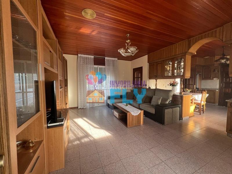 Foto 14f601bb-a094-4e2f-8623-9be884606555. Casa amb calefacció aparcament piscina a Barrocanes Ourense