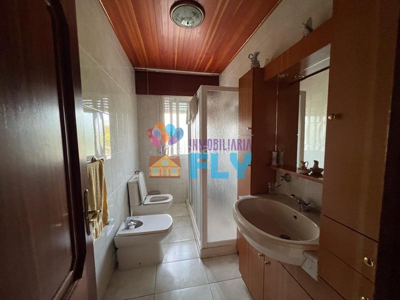 Foto f6169604-d13c-4b40-9a0b-18a7de0b399a. Casa amb calefacció aparcament piscina a Barrocanes Ourense