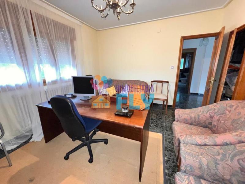 Foto 51b50aaa-a70b-43fe-bbf9-8d103d68d878. Chalet en Coles
