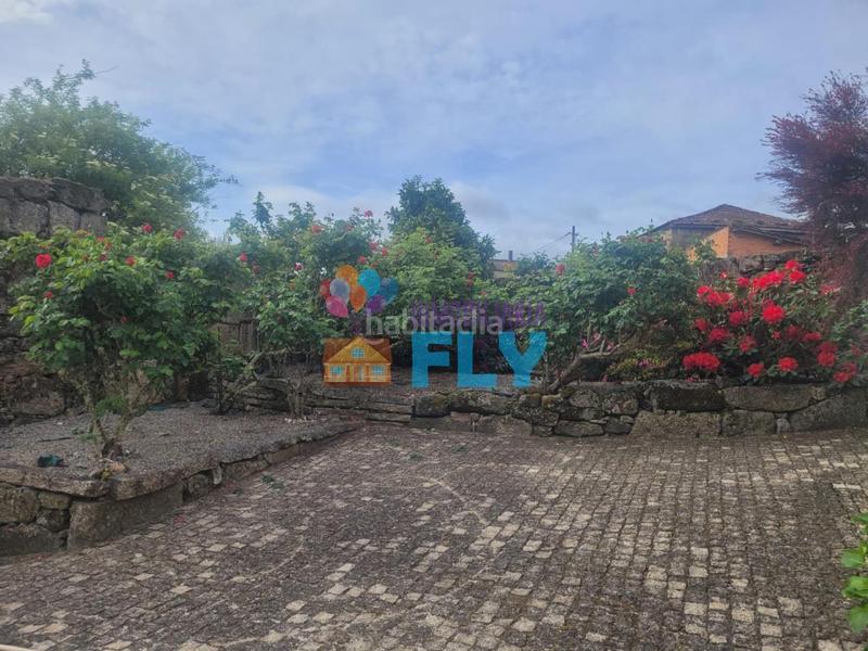 Foto 6d2cbad8-d82d-45d9-9d2a-90e9476e259c. Casale con parcheggio in Beade