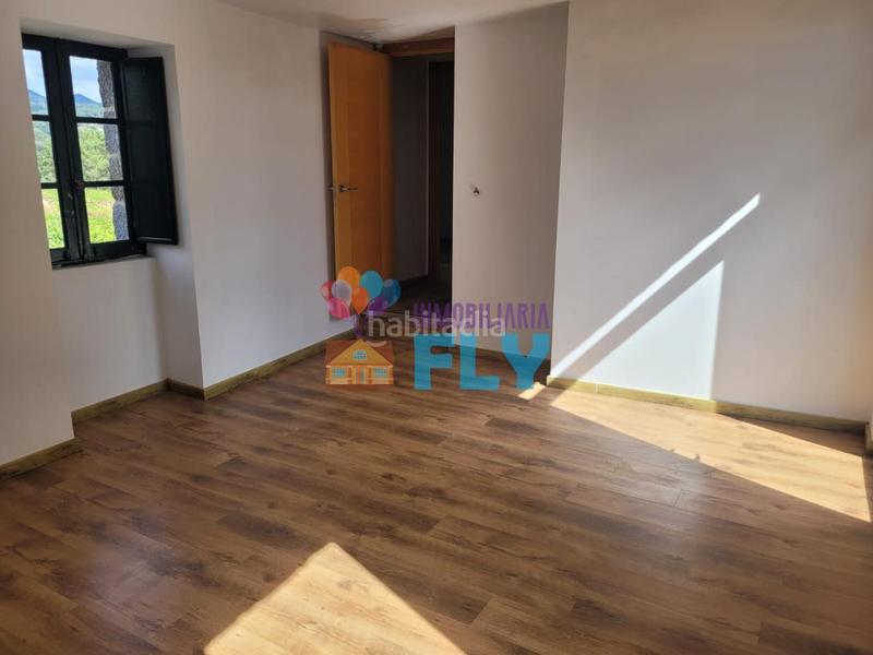 Foto d7ab1b2b-59bf-4837-a497-a6823e11d8d1. Casale con parcheggio in Beade