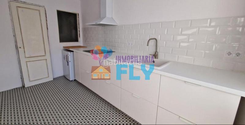 Foto 196276a3-7cf5-48ee-8445-f310ef7ad1ae. Edifici a Universidad Ourense