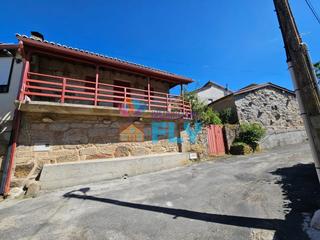 Casa a Amoeiro