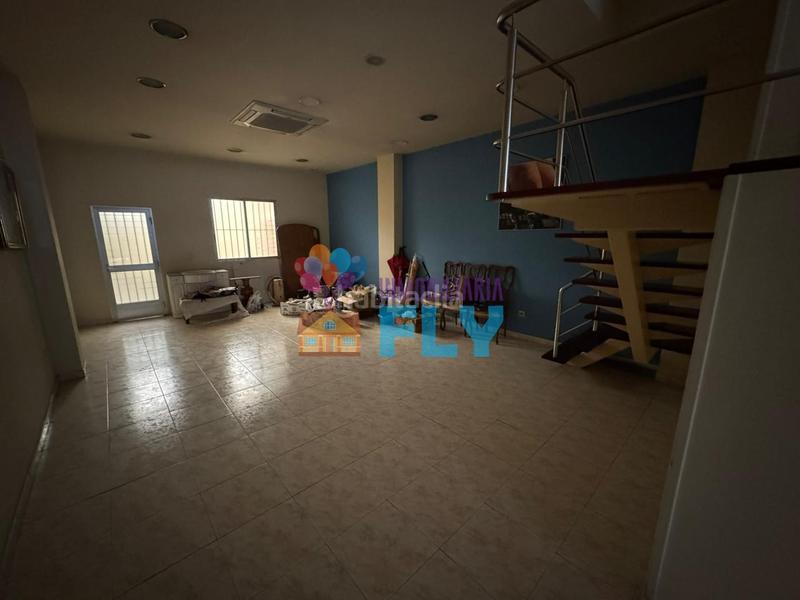 Foto e61ae886-3e2d-4337-bdd9-2480631a21af. Alquiler local comercial en Plaza de la industria Vigo