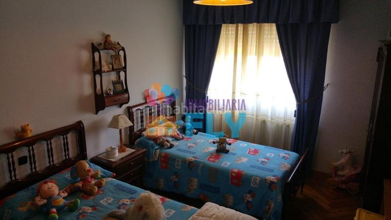 Foto 0274074a-ad00-4c81-8850-a93874e1fd38. Chalet mit heizung parking in Zona Fernández Labreda Pontevedra