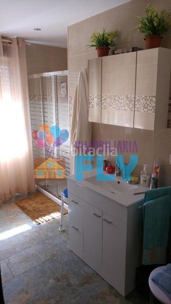 Foto 36cdd1dc-25e0-4eca-b4fd-97cac8df1997. Chalet with heating parking in Zona Fernández Labreda Pontevedra