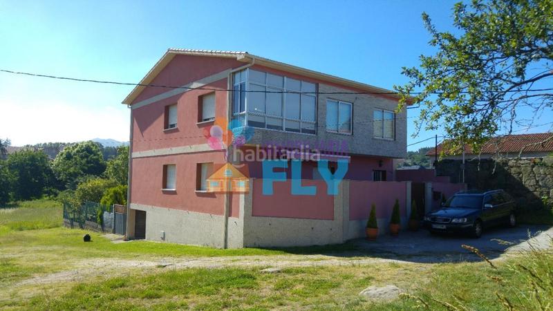Foto f9c198d9-1874-41a6-a16c-d635e9d9d8de. Chalet avec chauffage parking dans Zona Fernández Labreda Pontevedra