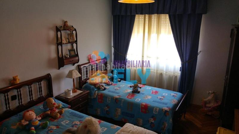 Foto d474728a-627d-4f73-ad53-99874c48f186. Chalet con riscaldamento parcheggio in Zona Fernández Labreda Pontevedra