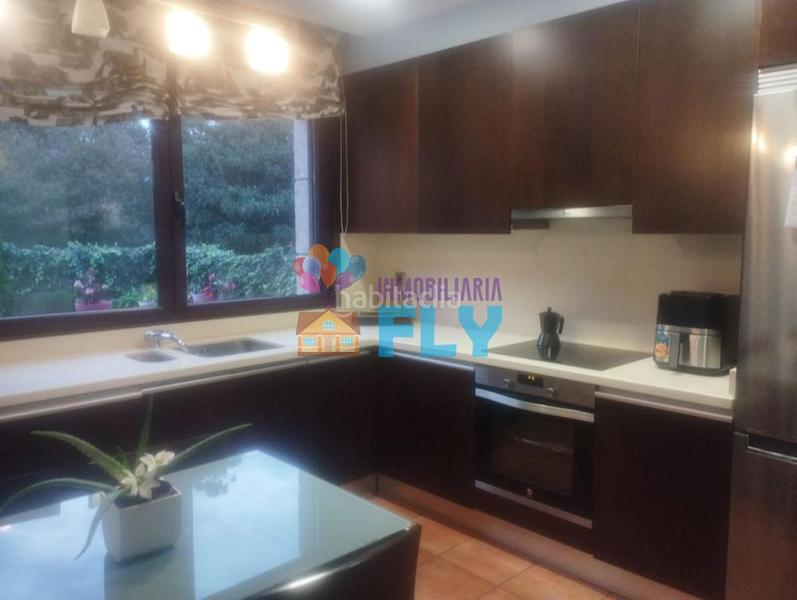 Foto cb0d7250-25cd-4cbc-9542-2082b8de1757. Chalet with heating parking in Cabral - Candeán Vigo