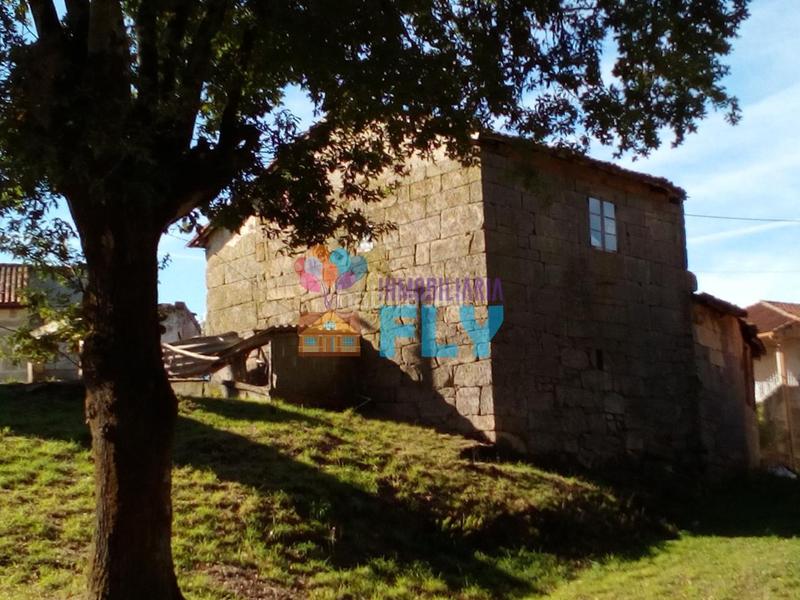 Foto b931cb72-c6ce-465b-af47-42cfd4491ada. Casa amb calefacció a Amoeiro