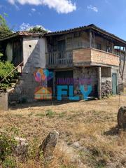 Casa adossada a Paderne de Allariz
