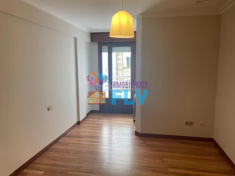Foto fadf88fe-e0f7-4dac-9f8b-7382226d96ba. Flat with heating parking in Plaza España - Corte Inglés Vigo