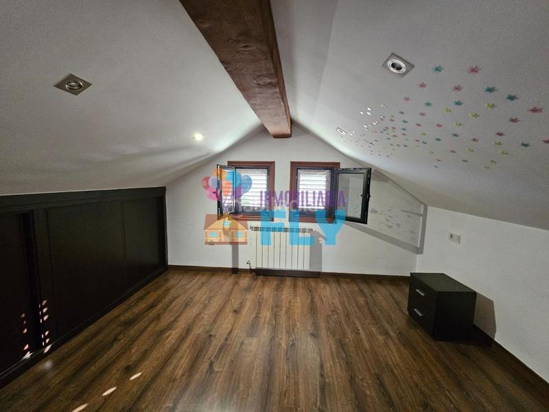 Foto d5924157-15a9-452a-96bb-036062d9a51e. Casa a schiera con riscaldamento in Vistahermosa Ourense