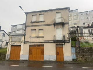 House  Avenida padre feijoo. Casa con encanto tradicional y vistas al castillo en castro cald