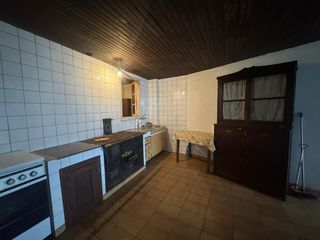 Country house in Castro Caldelas. Casa con finca, horno y palleira en castro caldelas