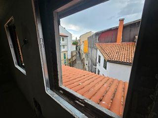 Dachwohnung in Ventiun. Ático medio reformado con bajo en el corazón de ourense