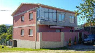 Haus in Eduardo blanco amor 11. Novedad en pontevedra!! increible casa con amplia parcela en ven
