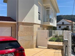 Casa a Aldán. Casa adosada en venta en aldan