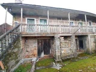 Haus in Amoeiro. Casa a reformar en amoeiro a 9 km del centro de ourense