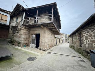 House in Toén. En exclusiva se vende casa en el centro de moreiras