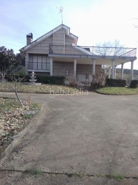 Foto f12a8220-7567-49af-a1c6-87e156247e93. Casa amb calefacció a Verín