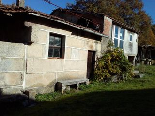Haus in Amoeiro. Oportunidad, se vende casa para restaurar en amoeiro!!! totalmen