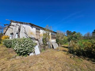 Maison à San Cibrao das Viñas. Oportunidad!! se vende casa con 8000 m2 de terreno en calvos
