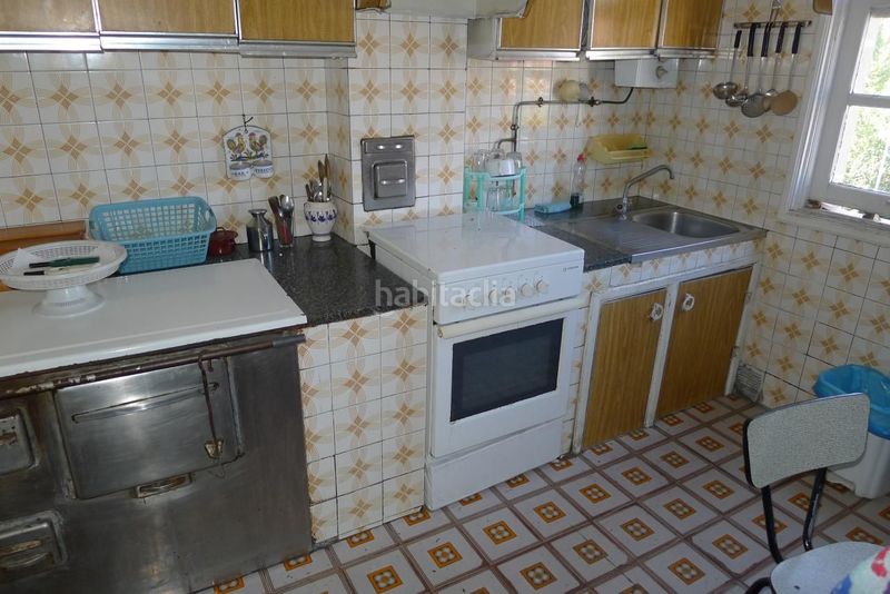 Foto 45ba4fe8-91ec-4021-a440-9ab00a6742c3. Edificio  zona puente en San Rosendo Ourense