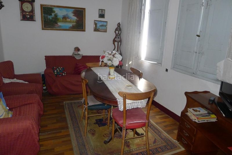 Foto 4cbf2175-0a03-4eeb-b992-1581485fc9a8. Edificio  zona puente en San Rosendo Ourense