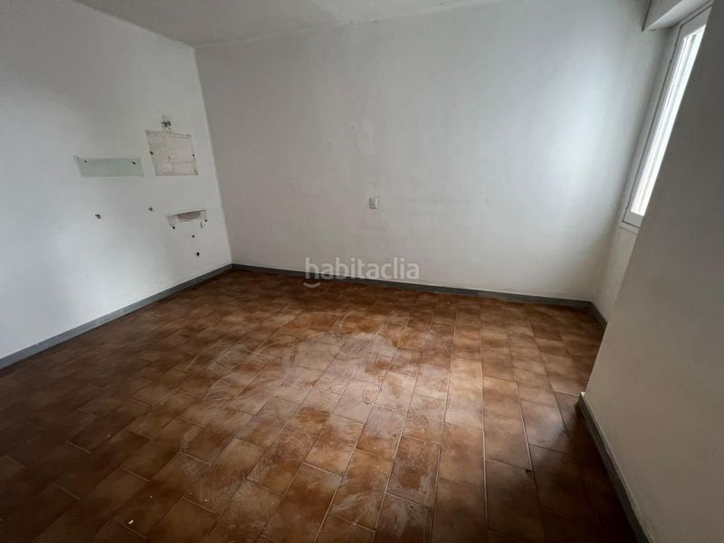 Foto 4aa29a86-5163-4eec-9537-44926a539ace. Edifici a Carballiño (O)