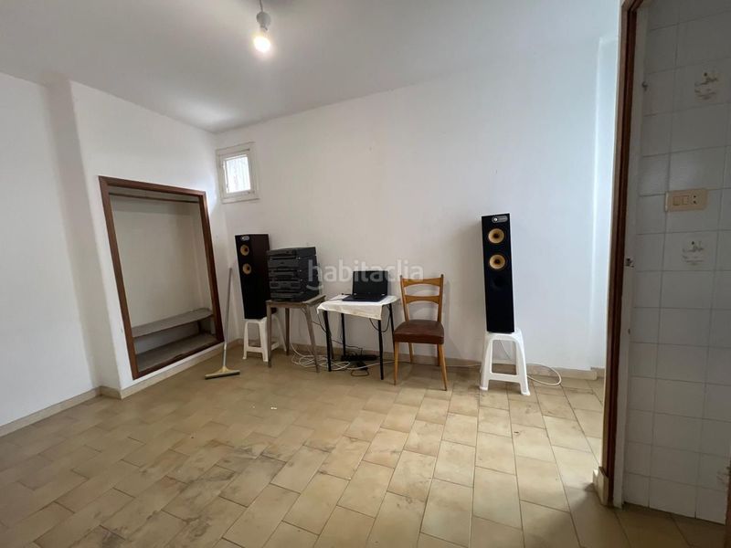 Foto cacc13a5-53c5-4bb1-ad7b-64491e8f3695. Edifici a Carballiño (O)