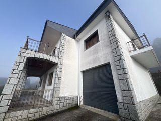 Casa  Camiño campo da festa santa mariña 3. Chalet en venta a 5 km de la ciudad