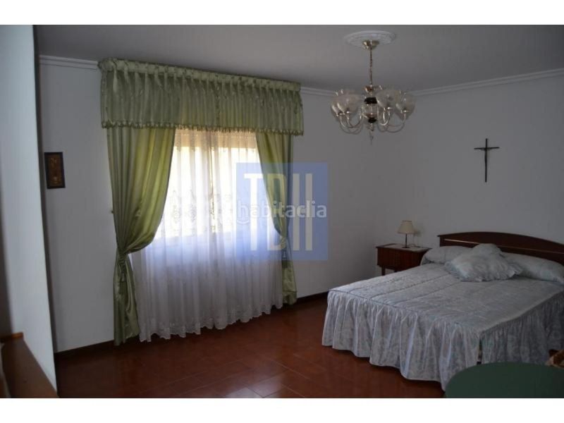 Foto 9ed1c7a2-a73a-48b2-8cbd-44ac8a3e4f87. Casa amb calefacció piscina a Ribadavia