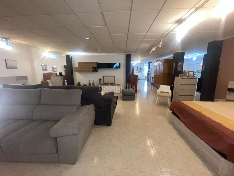 Foto 74e56443-eddd-4412-b822-d587496b8a6d. Local comercial a Coles